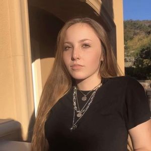 Meet your Posher, Abby